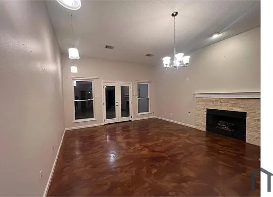 1008 Charter Oak St — Photo 5