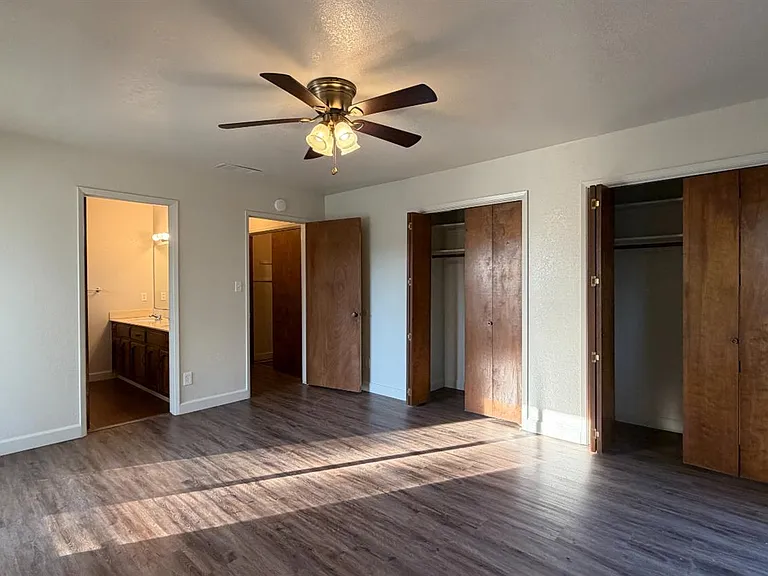 5771 N Valentine Ave #101 — Photo 23