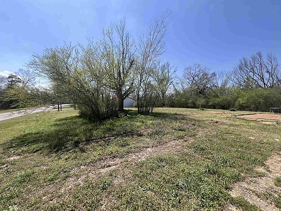 5th image of 410 Angotti Rd