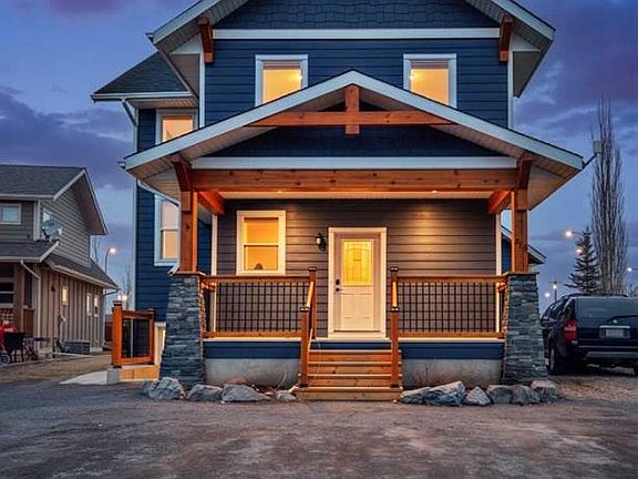 3rd image of 216 Cottageclub Cres