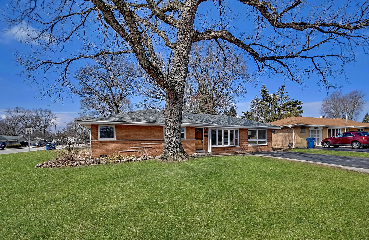 11458 S Neenah Ave photo 1