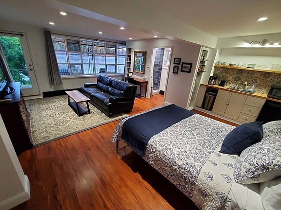 4th image of 502 Radcliffe St #3