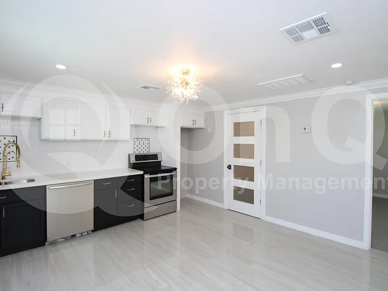 1321 E Willetta St #B — Photo 2