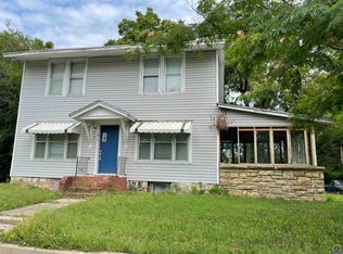 912 SE 21st St, Topeka, KS 66607