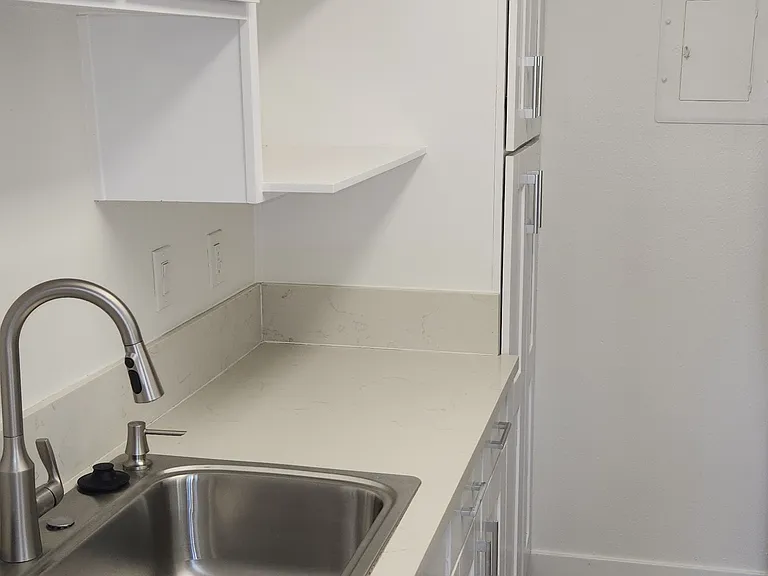 Sherman Pines Apartments — Photo 32