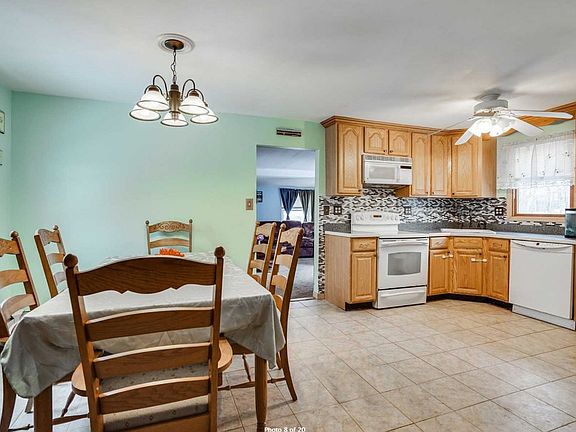 Eat-in Kitchen & Dining Room