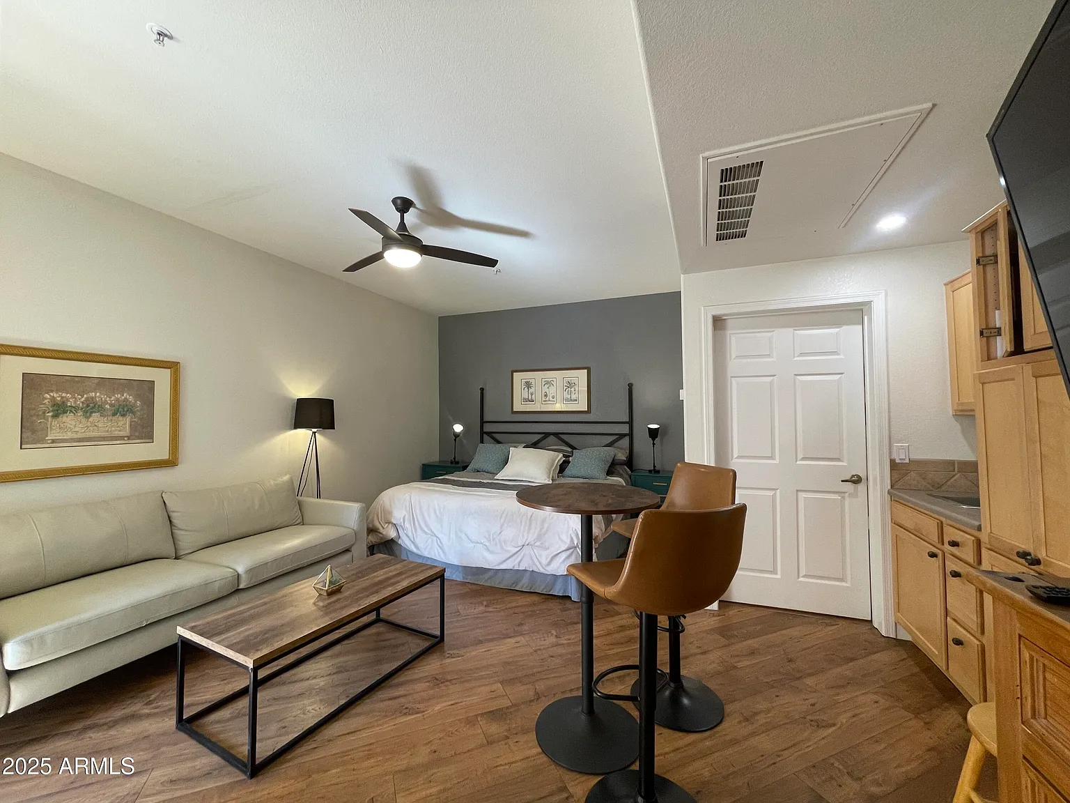 1 bed, 400 sqft, $1,400 — Photo 2