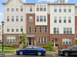 906 California Dr NE, Leesburg, VA 20176