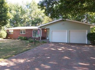 4527 SE 27th St, Topeka, KS 66605