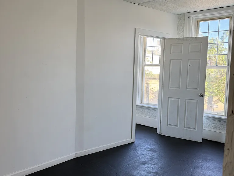 212-218 E 2nd St #1 — Photo 7