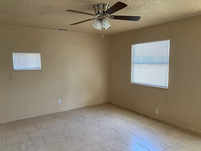 2805 Stearns Ave — Photo 9
