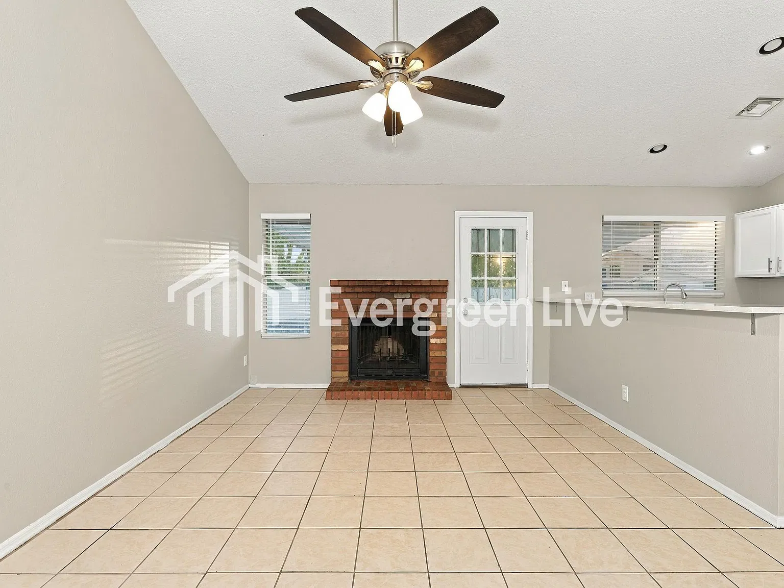 3 bed, 2.0 bath, 2158 sqft, $1,995 — Photo 2