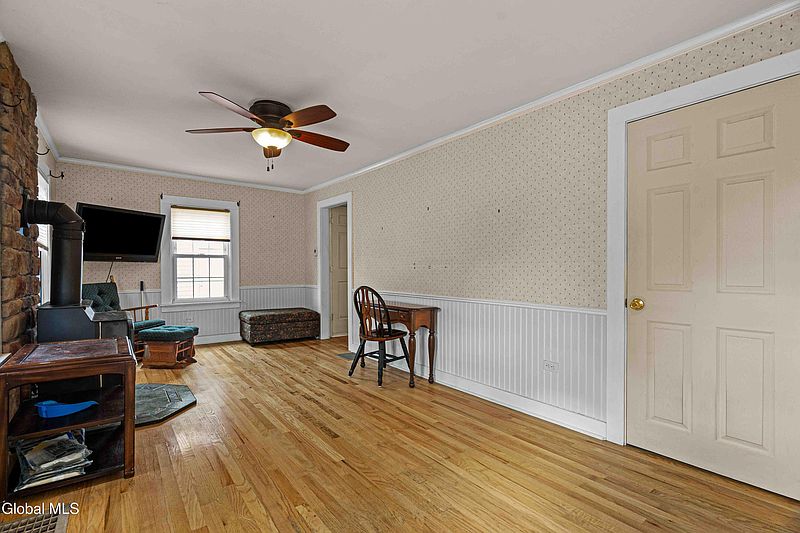 4th image of 35 Coleman Avenue