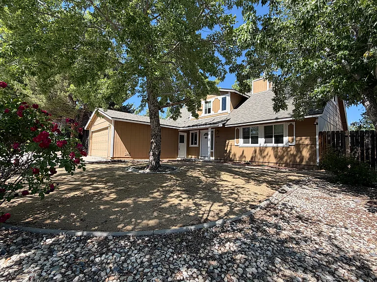 1400 Severn Dr — Photo 2