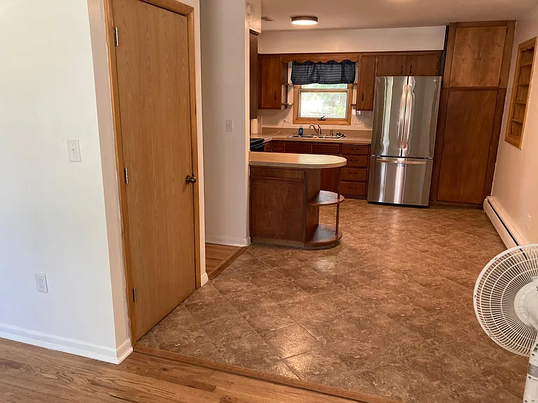 503 W Cedar St — Photo 9