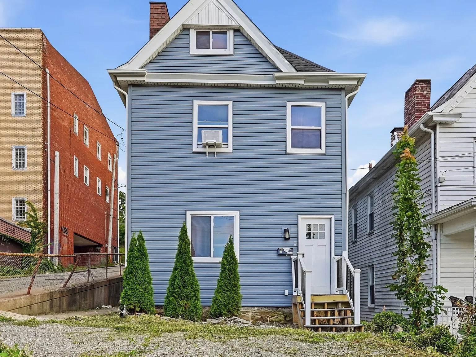 2 bed, $1,300 — Photo 1