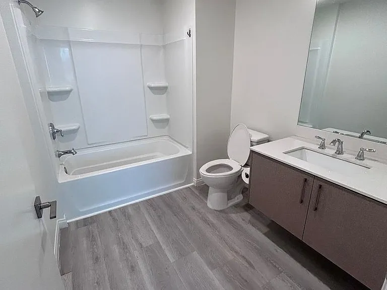 V on Victory Apartments — Photo 27