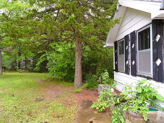 2nd image of 2528 Gardner St