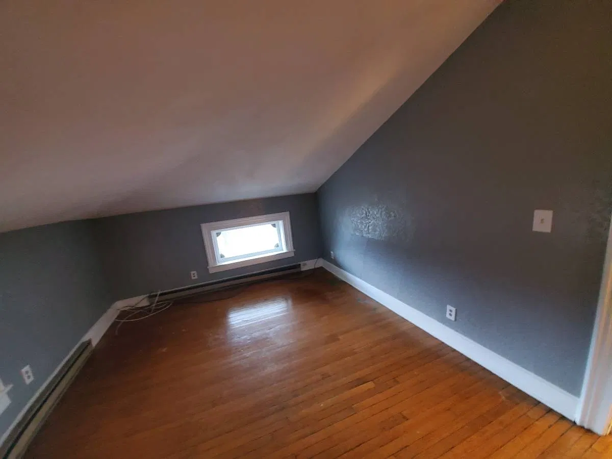 5 bed, 2100 sqft, $1,795 — Photo 2
