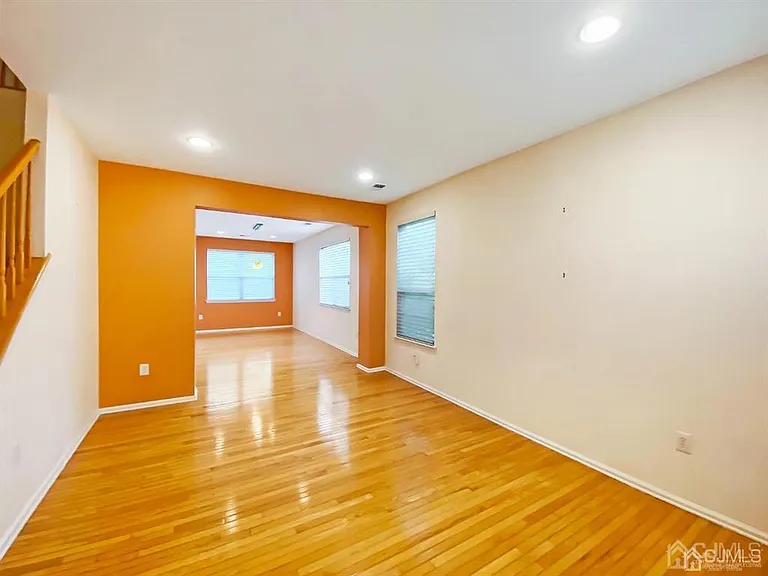 48 Berkshire Way — Photo 8