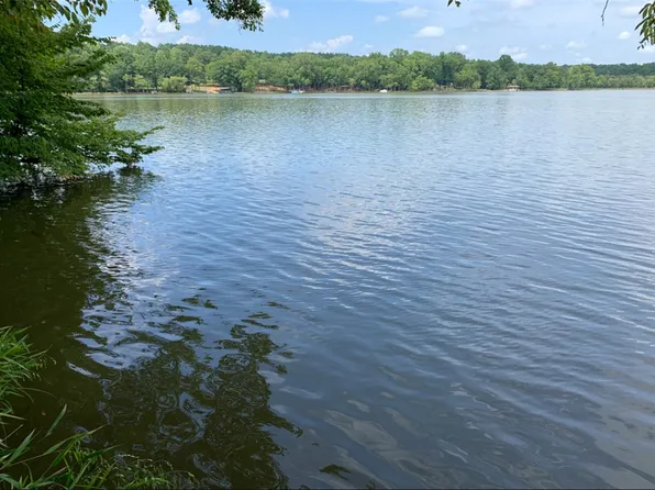 333 Terrapin Pointe Rd, Hodges, SC 29653