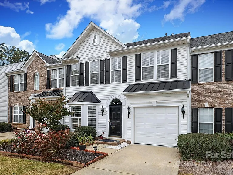 Horizon Cir — Photo 1