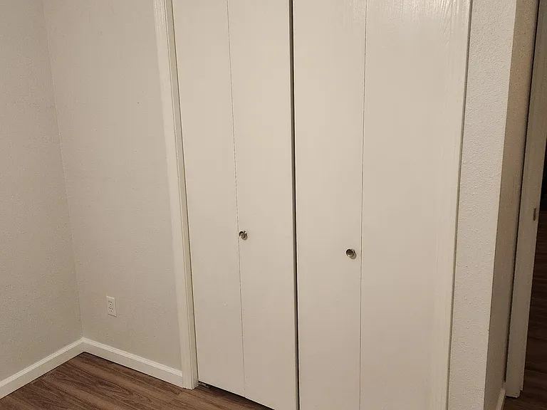 527 Avenue F — Photo 15