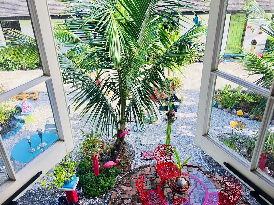 Balcony overlooking courtyard