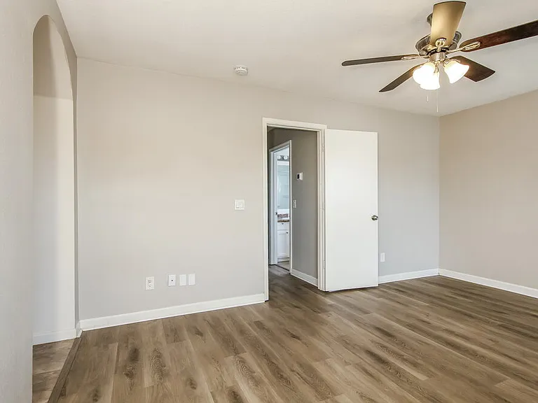 8737 W Bluefield Ave — Photo 11
