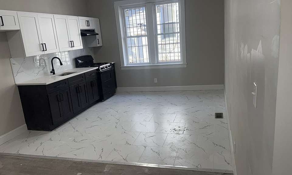 1st image of 408 Leslie St APT 2