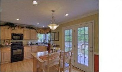 2nd image of 118 Helen Dr #118