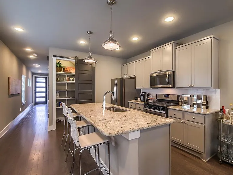232 Claremont Ave — Photo 8
