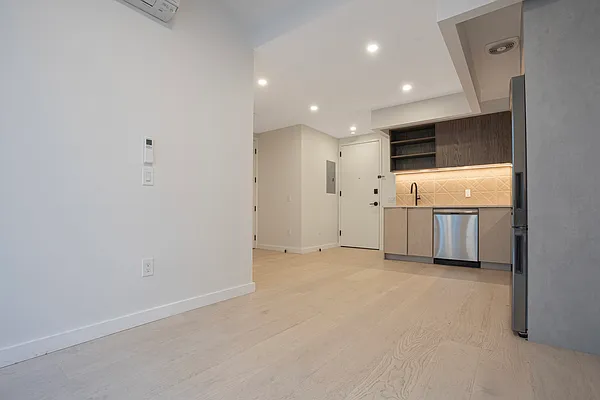 Rented by Jankos Group LLC | media 2