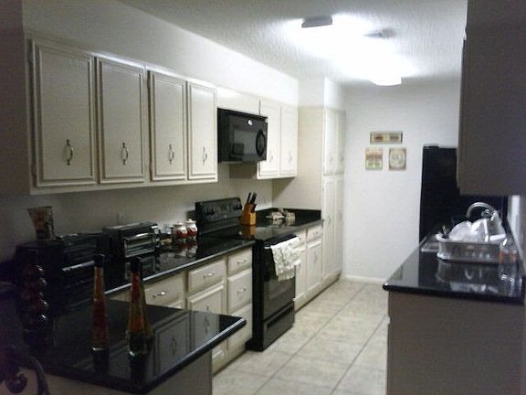 4th image of 600 Fern Ave #4