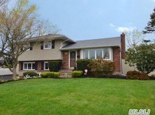 31 Violet Ln, Commack, NY 11725