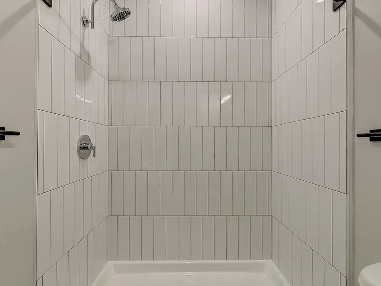 115 W Hamburg — Photo 15