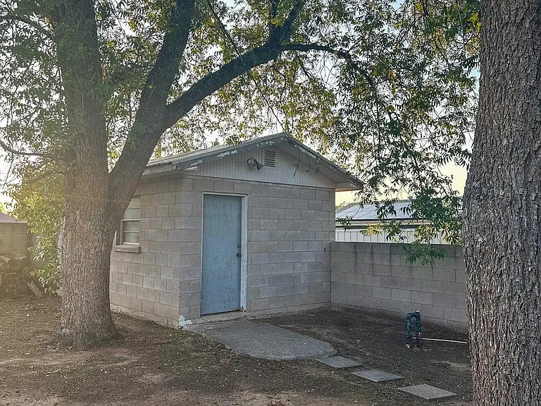 2104 W Runyan Ave — Photo 16