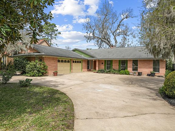 4th image of 2261 Riverside Dr