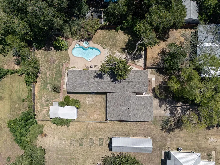 109 S Cedar St — Photo 17