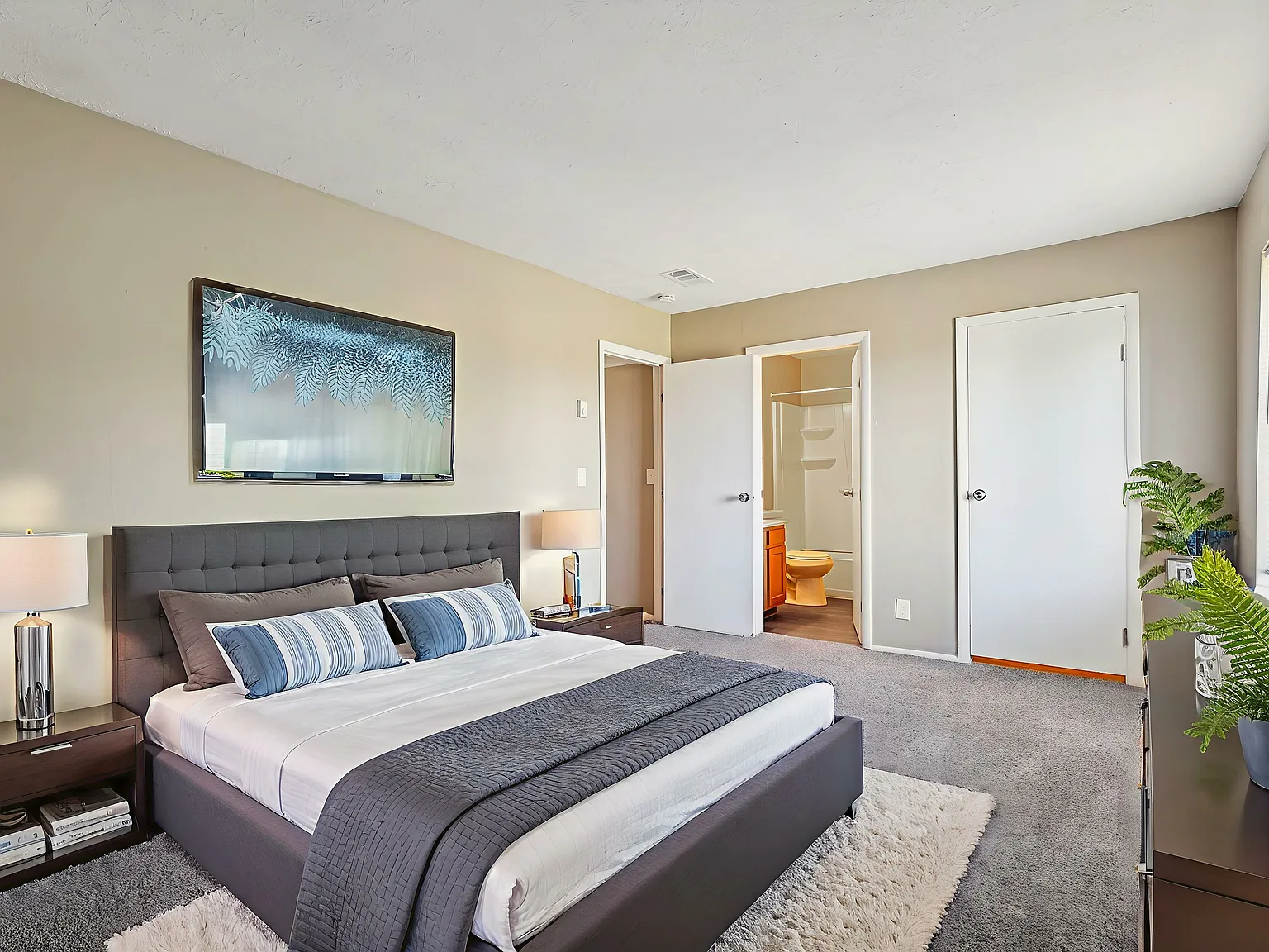 Oakwood Apartments — Photo 2