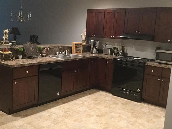 Ample, quiet close cabinets