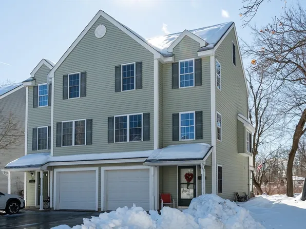 19 Acton St #19, Lowell, MA 01852