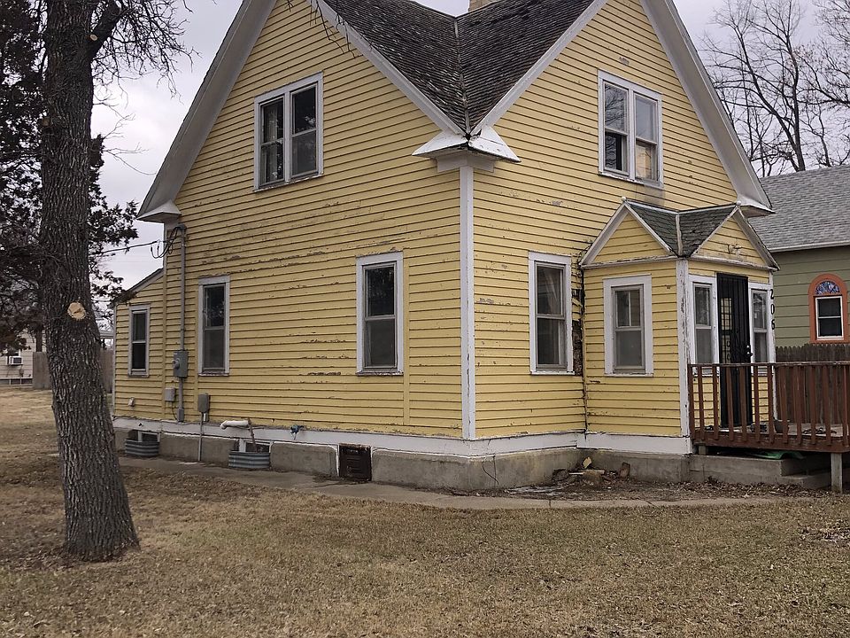 1st image of 206 2nd Ave E