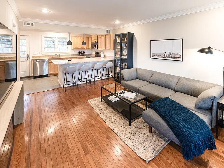 202 S Virginia Ave — Photo 11