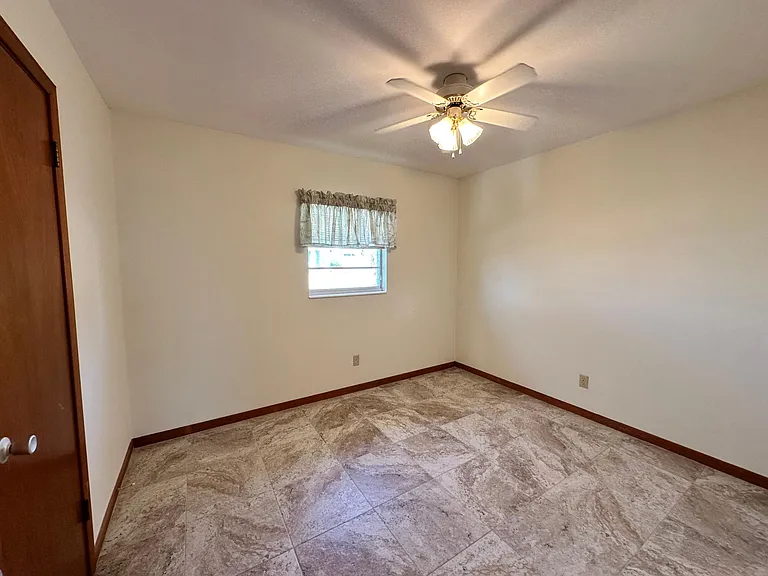 241 Belaire Dr — Photo 8