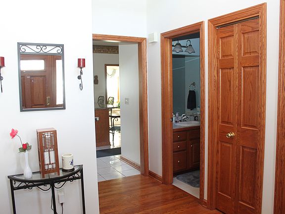 5th image of 902 Sand Lot Cir
