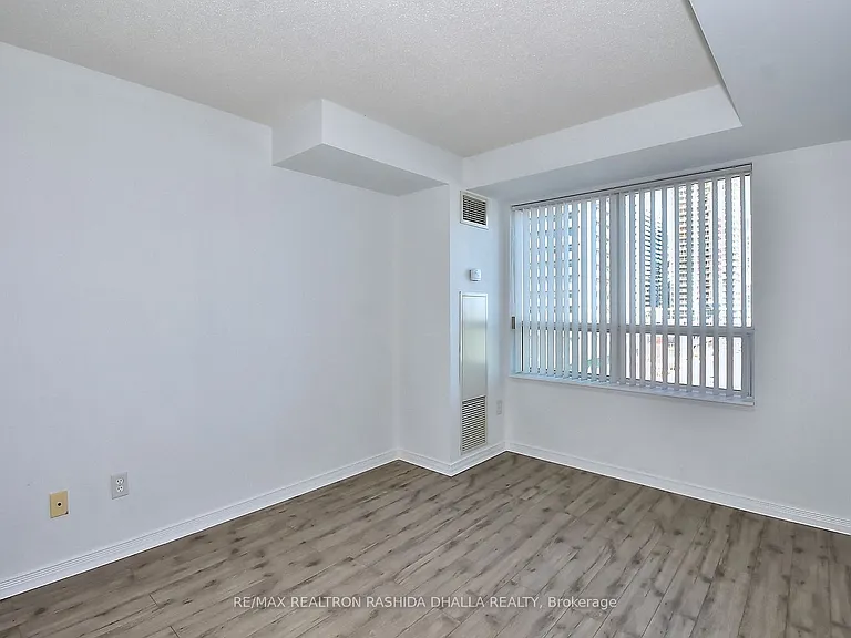 39 Oneida Cres #610 — Photo 23