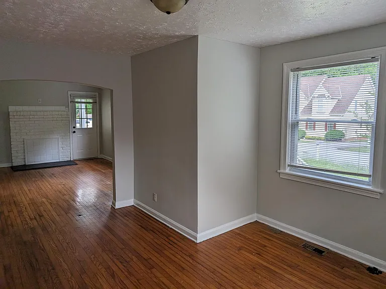 3309 Delano St — Photo 11