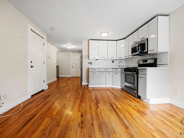 63 Pulaski St #1A — Photo 2