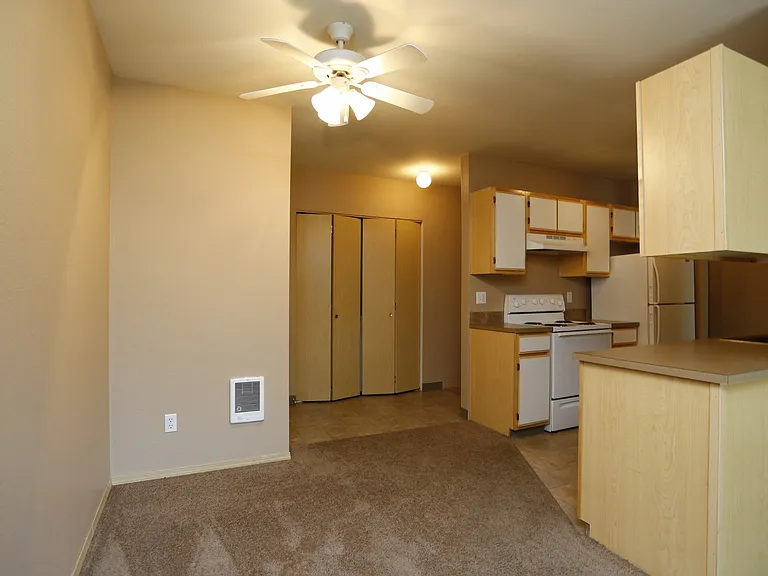 Gateway Village Apartments — Photo 57